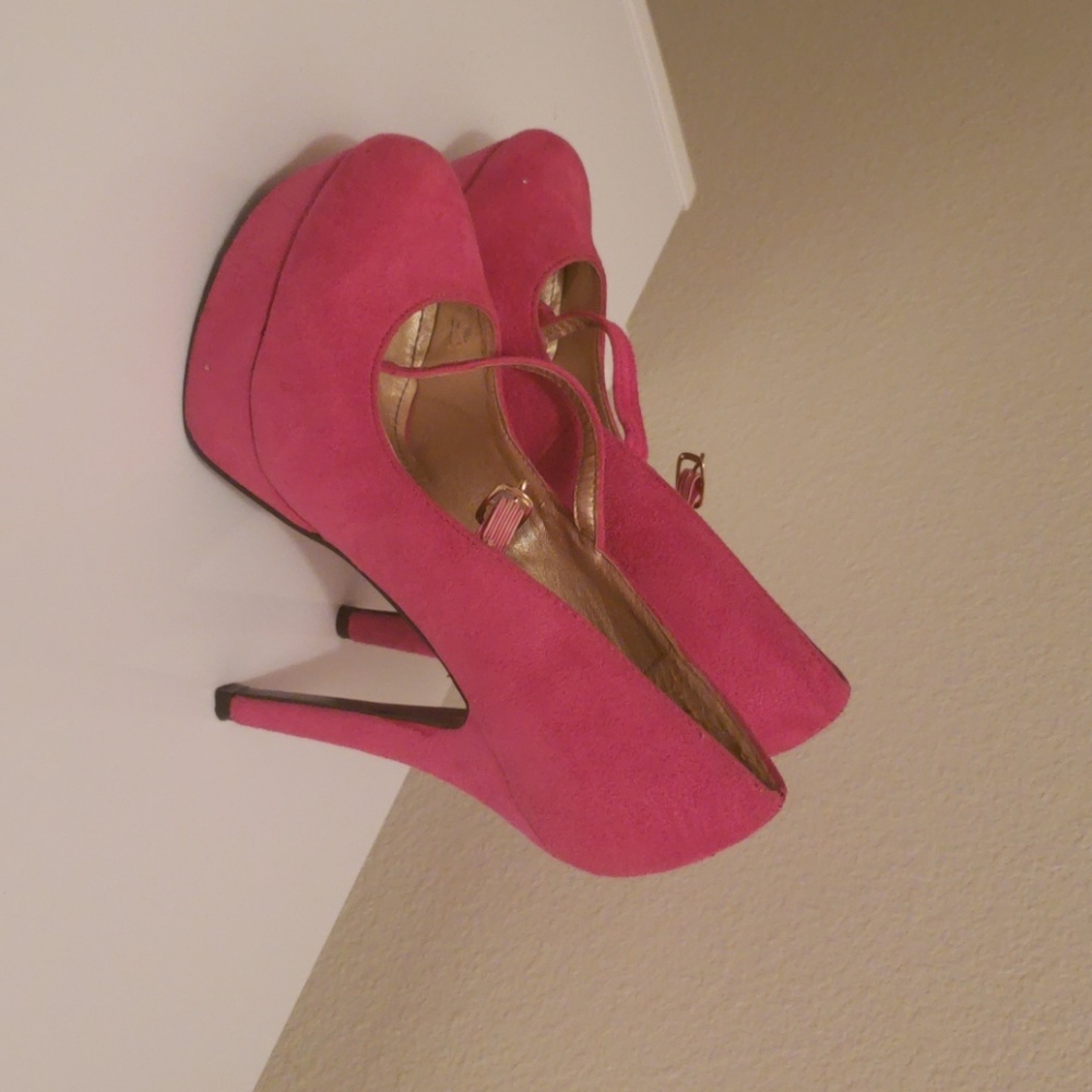 Shoe - Picture 2 of 3